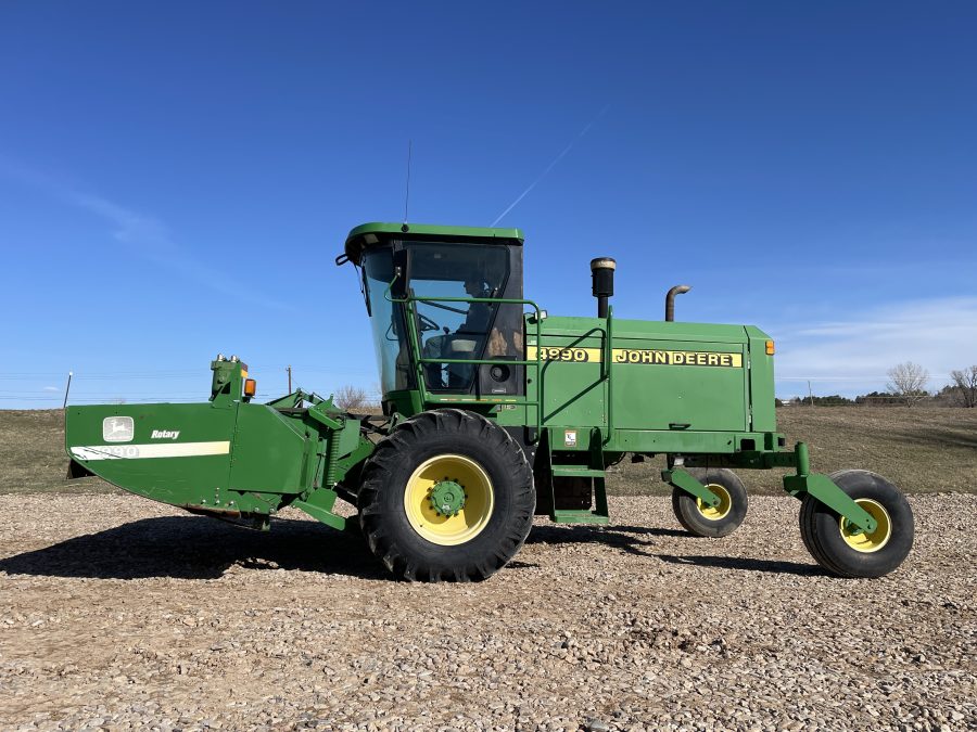 ’02 JD 4990 Windrower w/14.5′ 990 Rotary Header w/Merger. Sells April 5 ...